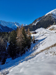 Fototapeta na wymiar paesaggio invernale presso foppolo