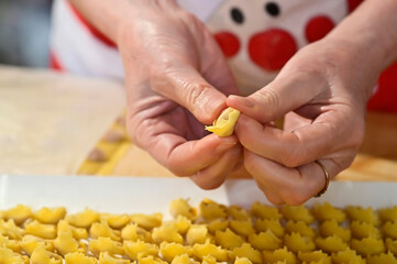 Piegatura dei tortellini