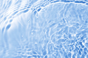 Obraz premium water surface with ripples 波紋のある水面