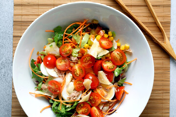 Mixed salad with cherry tomatoes