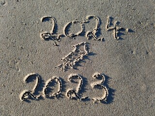 Jahreswechsel 2023 2024 im Strandsand