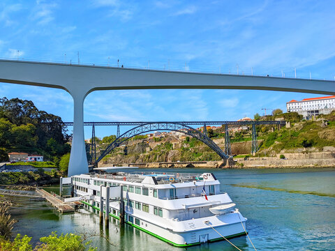 Boat cruise Douro bridges Porto