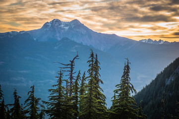 Fototapeta premium Squamish BC Sunrise Canada Mountains