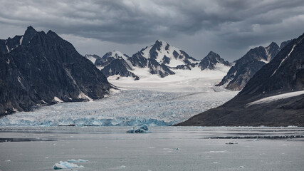 Fototapeta na wymiar north pole glacier 