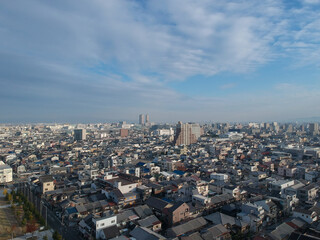 ドローンで空撮した大阪市の町並みの風景