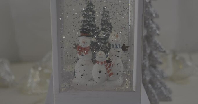 Schneekugel mit Schneemann Zeitlupe 120 fps v-log 