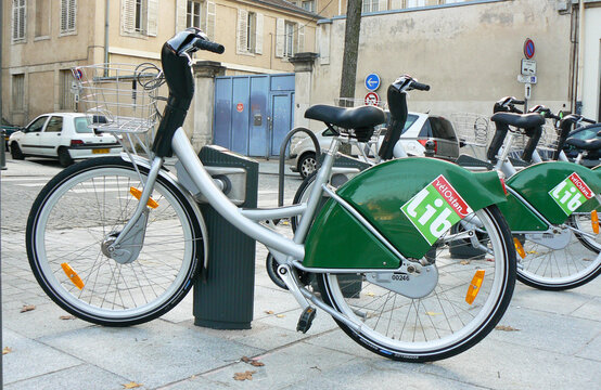 V&eacute;lo en libre service V&eacute;loStan Lib' &agrave; Nancy. Exploit&eacute; par le groupe JC Decaux.