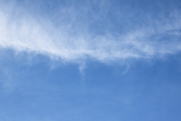 Obraz premium Cloudy and bluesky background, soft focus.