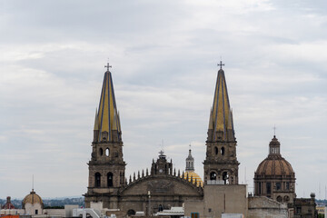 Fototapeta na wymiar Guadalajara Cathedral seen from the center, various roofs of houses mexico
