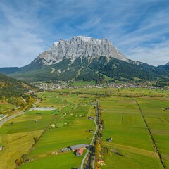Blick über das Ehrwalder Moos zur Tiroler Zugspitze
