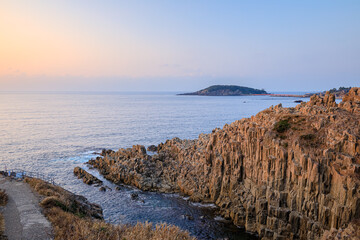 夕方の東尋坊　福井県坂井市　Tojinbo in the evening. Fukui Prefecture. Sakai City.