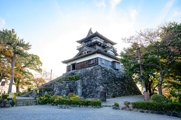 Fototapeta na wymiar 秋の丸岡城　福井県坂井市　Maruoka Castle in autumn. Fukui Prefecture, Sakai City.