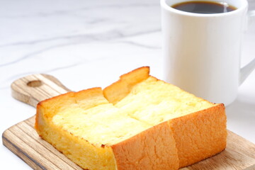 フレンチトーストとコーヒーの朝食