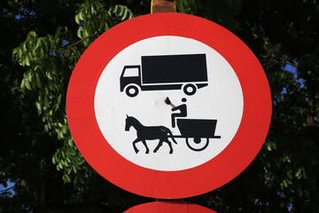 Durchfahrtverbot für Kutschen und Lastwagen
