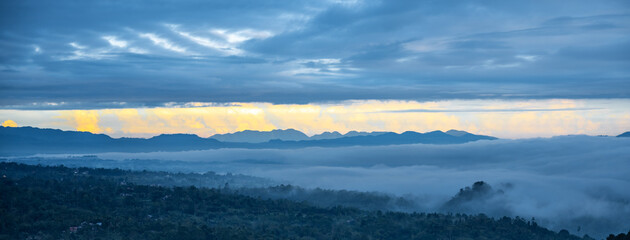 Obraz premium Fog in the montains in the morning
