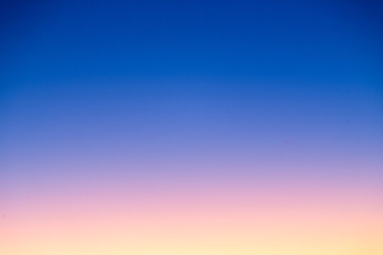 D&eacute;grad&eacute; de couleurs froides et chaudes pour arri&egrave;re-plan, fond jaune vers bleu