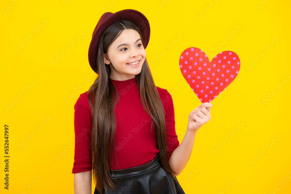 Poster Happy teenager portrait. Valentines Day. Dreaming cute teen child with red heart. Smiling girl.