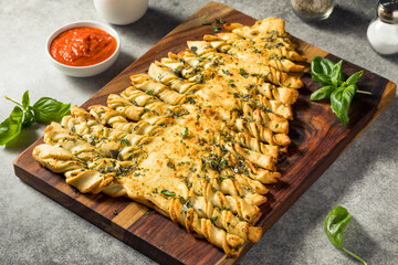 Homemade Pull Apart Christmas Tree Garlic Bread