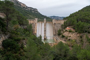 Fototapeta na wymiar Open Dam