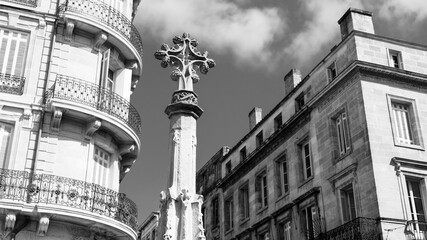 Obraz premium Historic district of Bordeaux, France. The cross at Place Saint Projet, dating from 1392 when this space was originally occupied by a church and a cemetery.