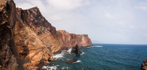 Fototapeta na wymiar Cliffs and ocean panoramatic view