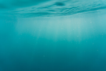 Obraz premium Underwater vision of sun ray light. Turquoise ocean.
