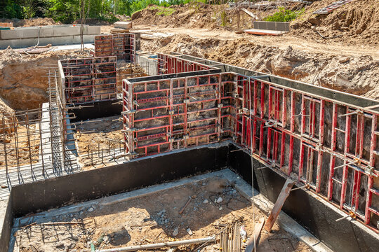 Vertical formwork panels on the construction of a residential building.