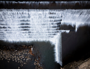 water flowing over reservoir 