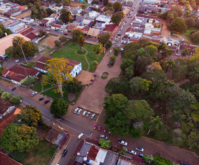 Fototapeta na wymiar Vista aérea, Praça Dom Wunibaldo e Igreja de Santana, drone, Chapada dos Guimarães, Mato Grosso, Brasil, América do Sul