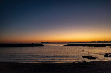 夕暮の葉山の海から見た美しい幻想的な空