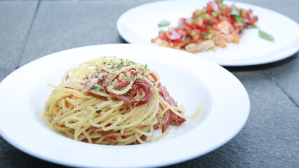 spaghetti with tomato sauce