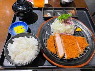 マレーシア　クアラルンプールで食べた豆トンでのトンカツ定食