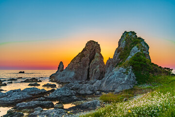 佐渡島の夫婦岩の夕日