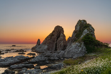 佐渡島の夫婦岩の夕日