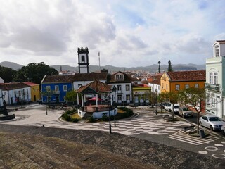 Fototapeta na wymiar Ville typique de Ribeira Grande au bord de l'océan atlantique sur l'île de Sao Miguel dans l'archipel des Açores au Portugal. Europe
