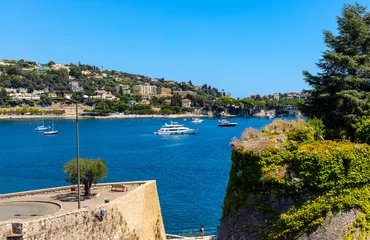 Photo sur Plexiglas Villefranche-sur-Mer, Côte d’Azur Panoramic view of harbor and yachts offshore Azure Cost of Mediterranean Sea in Villefranche-sur-Mer resort town in France