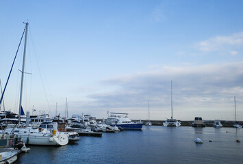 熱海の親水公園から見た美しい海と船