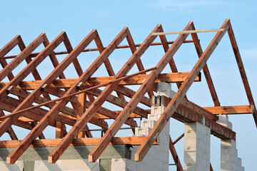 A timber roof truss, walls made of autoclaved aerated concrete blocks, a reinforced concrete beam...