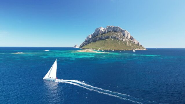 Isola Tavolara Barca a Vela
