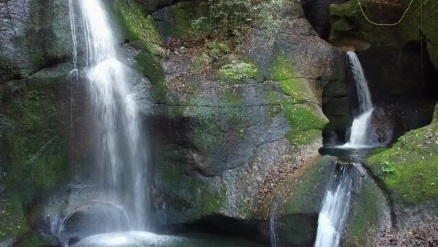 由布市の秘境・龍昇の滝のドローン撮影
