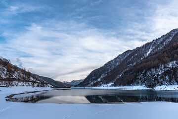 L’inverno in Valle Varaita: il lago di Pontechianale, la neve ed il ghiaccio sugli alberi