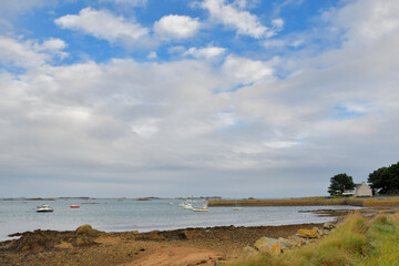 Paysage de mer sur la côte bretonne près de Pleubian