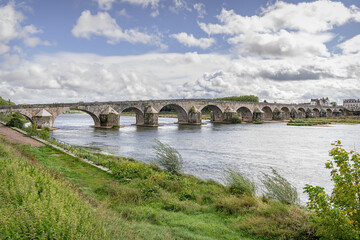 Fototapeta na wymiar Vieux Pont de Gien - The New Bridge over the River Loire at Gien