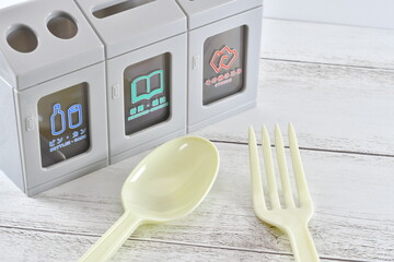 プラスチック素材とゴミ箱