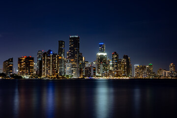 Naklejka premium Miami skyline at night