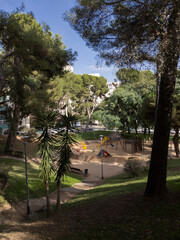 Parque infantil en la naturaleza