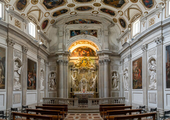 Obraz premium interior view of the side chapel in the Spoleto Cathedral with the altar and painted ceiling