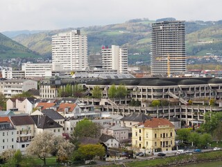 Zeitreise - urbanes Zentrum mit verschiedenen Baustilen