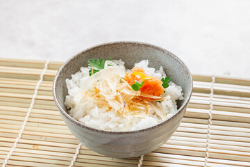 ご飯にのせた吹雪たらとたらこ