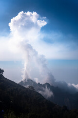 Fototapeta na wymiar Cloud of smoke emanating from the summit of the Santiaguito